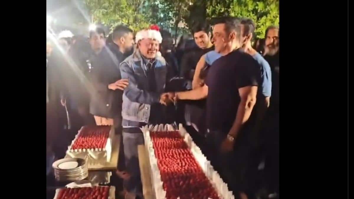Salman Khan Celebrates 60th Birthday With Family At Panvel Farmhouse; Videos Go Viral