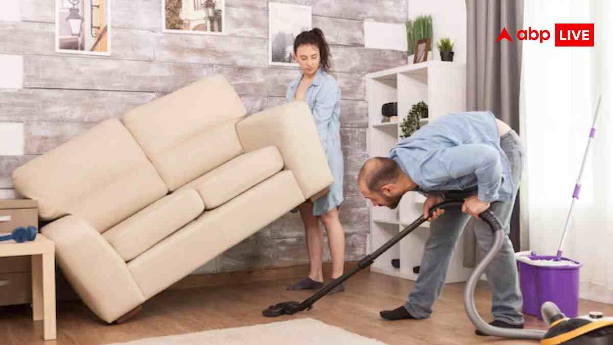 अब महंगी ड्राई क्लीनिंग नहीं, घर पर ही करें सोफे की डीप क्लीनिंग, जानें आसान तरीके