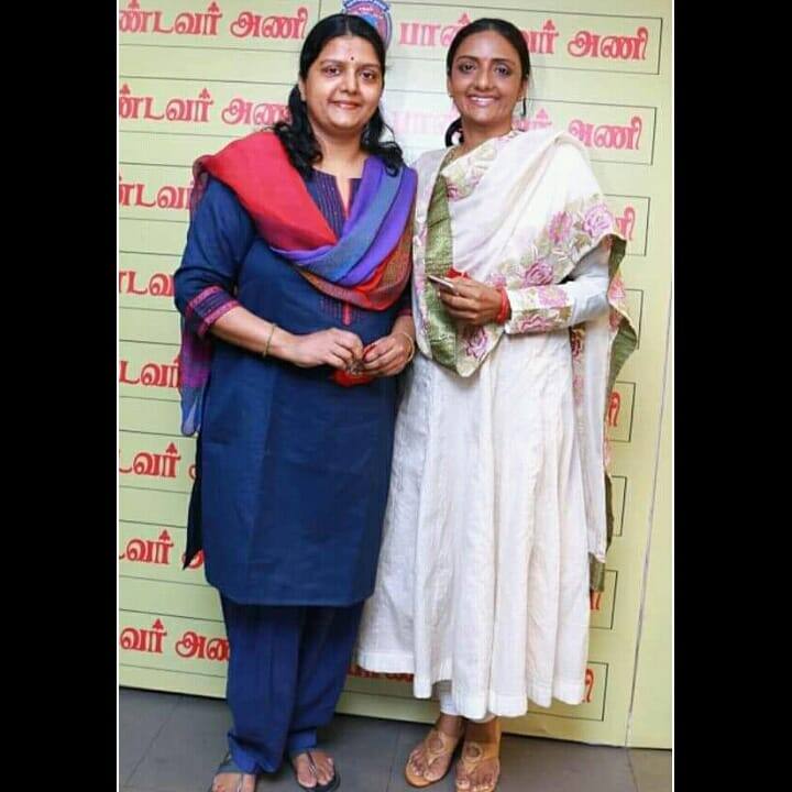 इस शादी से 2002 में उनकी एक बेटी अभिनया हुई. बेटी के जन्म के बाद भानुप्रिया ने एक बार फिर कमबैक किया. हालांकि 2005 से वह अपने पति से अलग रह रही थीं. साल 2018 में उनके पति का कार्डियक अरेस्ट से निधन हो गया.