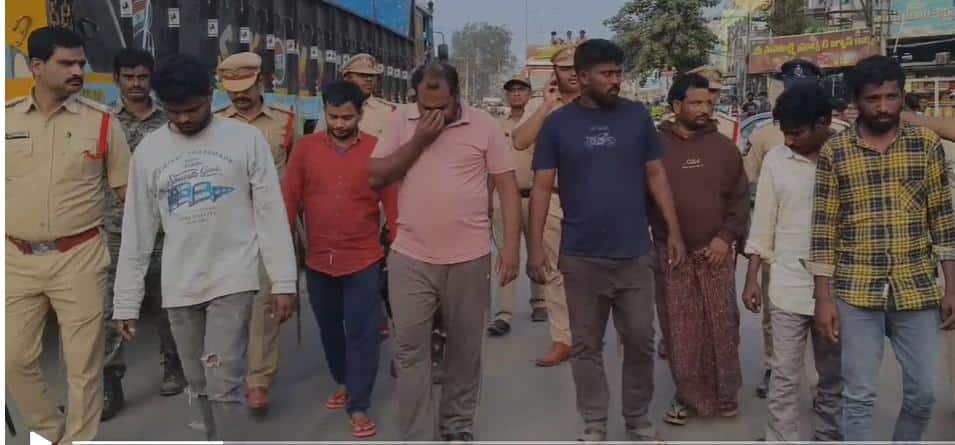 YSRCP Politics: ఆగని రప్పా.. రప్పా.. అరెస్ట్ చేసే కొద్దీ రెచ్చిపోతున్న వైకాపా శ్రేణులు