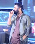 Prabhas: 'స్పిరిట్' లుక్‌లో రాజా సాబ్ ప్రీ రిలీజ్ ఈవెంట్‌కు... ప్రభాస్ పిలక చూశారా?