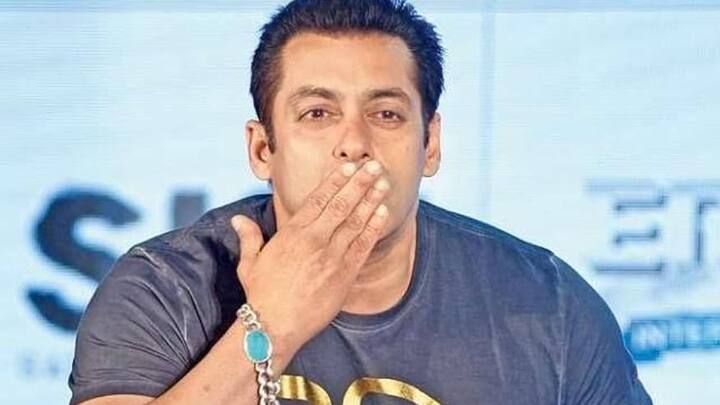 Salman Khan played the character of 'Raj' in this film. This was a character that was loving, innocent, romantic and emotional at heart. That was the image with which Salman started his career and which the audience liked the most.