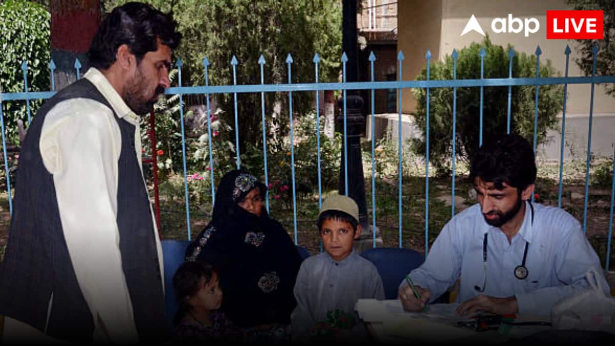 Pakistan News: बीते 2 सालों में 11 हजार इंजीनियर और 5 हजार डॉक्टर छोड़ चुके हैं देश, पाकिस्तान का क्यों हो रहा बुरा हाल?