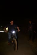 60 की उम्र में भी बेहद फिट हैं सलमान खान, जन्मदिन पर फुल सिक्योरिटी के साथ साइकिल लेकर निकले भाईजान