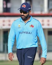 विजय हजारे ट्रॉफी 2025 मध्ये तब्बल 7 वर्षांनंतर रोहित शर्मा आणि 15 वर्षांनंतर विराट कोहली यांनी सहभाग घेतला.