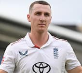 हैरी ब्रूक (41): इंग्लैंड के प्लेयर हैरी ब्रूक साल 2025 में सबसे ज्यादा कैच (अंतर्राष्ट्रीय क्रिकेट में) पकड़ने वाले खिलाड़ी हैं. ब्रूक ने साल 2025 में खेले 38 मुकाबलों में कुल 41 कैच पकडे हैं.