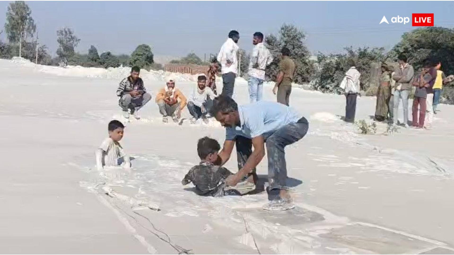 राजस्थान: कोटा में स्लरी के दलदल में फंसे 3 बच्चे, दो घंटे की मशक्कत के बाद लोगों ने बचाई जान