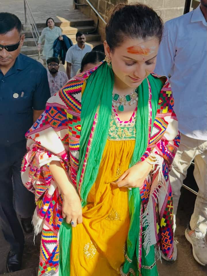 Kangana Ranaut had visited Vaidyanath Jyotirlinga, Vasuki Dham, Omkareshwar Jyotirlinga and Grihaneshwar Jyotirlinga continuously in the past. Now the actress has worshiped a total of 12 Jyotirlingas along with darshan of Bhima Shankar Jyotirlinga.