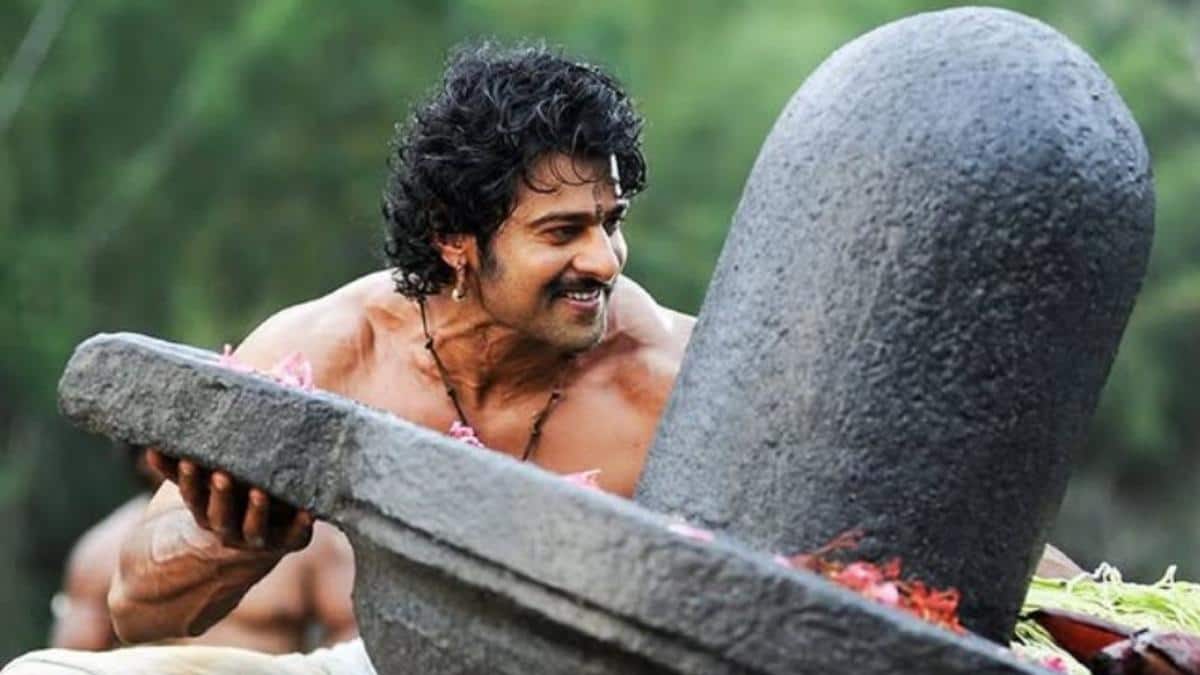 Maruthi’s ‘Medium-Range Hero’ Remark At The Raja Saab Event Sparks Debate Among Prabhas Fans