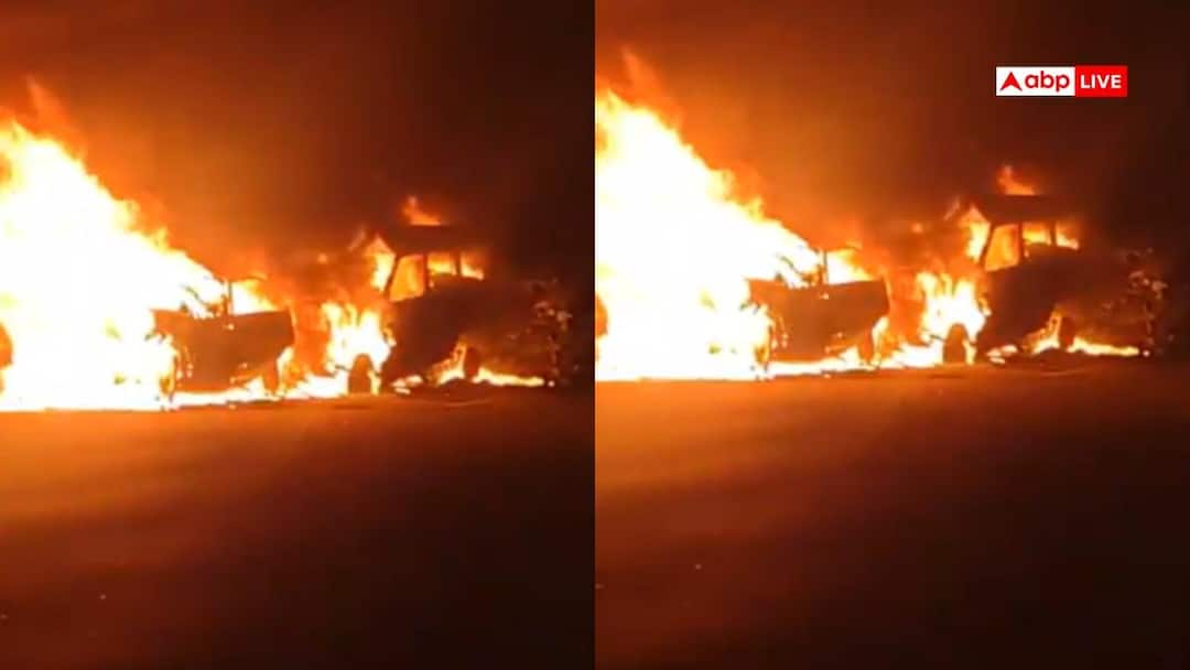 Greater Noida Cars Catch Fire After Head-on Collision On Yamuna Expressway Greater Noida: Cars Catch Fire After Head-on Collision On Yamuna Expressway