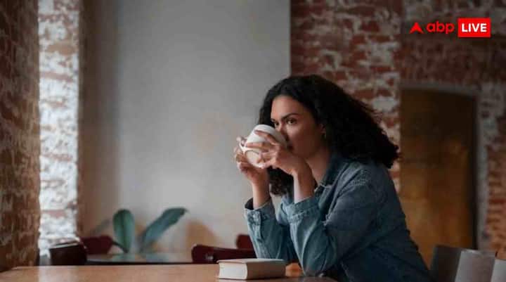 सुबह खाली पेट चाय पीने से पाचन क्रिया धीमी पड़ जाती है. इसका असर पूरे दिन देखने को मिलता है. खाना ठीक से नहीं पचता, पेट भारी लगता है और कई बार कब्ज या अपच की समस्या भी हो सकती है. लंबे समय तक यह आदत पाचन तंत्र को कमजोर बना सकती है.