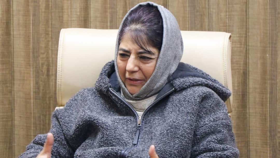 'लिंचिस्तान बन गया है भारत...', महबूबा मुफ्ती का विवादित बयान, अल्पसंख्यकों पर क्या कुछ कहा? Mehbooba Mufti Controversial Statement Lynchistan Attacks on BJP Government Jammu Kashmir 'लिंचिस्तान बन गया है भारत...', महबूबा मुफ्ती का विवादित बयान, अल्पसंख्यकों पर क्या कुछ कहा?