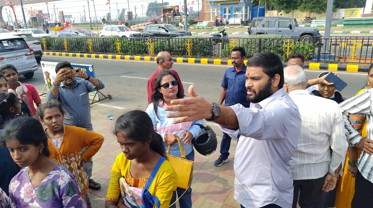 Visakhapatnam News: వైజాగ్ టూరిస్ట్ లకు గుడ్‌న్యూస్.. ఇకపై మ్యూజియాలన్నీ ఉదయమే ఓపెన్: VMRDA చైర్మన్ ప్రణవ్