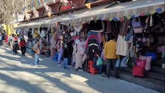 उत्तराखंड: नए साल पहले से गुलजार हुआ नैनीताल, देश भर से आ रहे सैलानी, देखें तस्वीरें