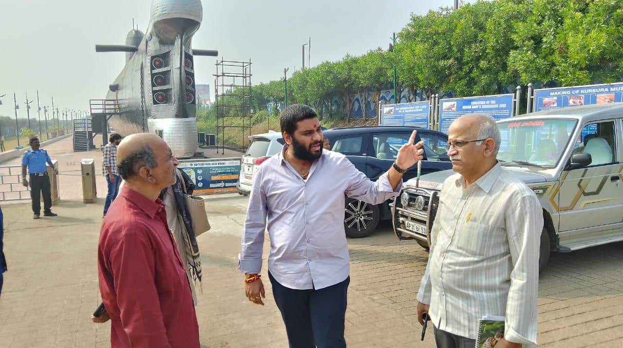 Visakhapatnam News: వైజాగ్ టూరిస్ట్ లకు గుడ్‌న్యూస్.. ఇకపై మ్యూజియాలన్నీ ఉదయమే ఓపెన్: VMRDA చైర్మన్ ప్రణవ్