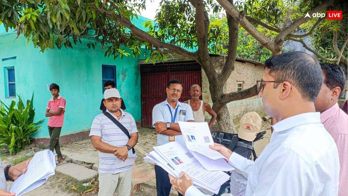 बंगाल: SIR की सुनवाई कुछ समय के लिए रुकी, टीएमसी विधायक ने बीएलए को बाहर रखने का विरोध किया