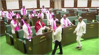 KTR No Respect to Revanth Reddy: సభా నాయకుడు రేవంత్ రెడ్డి వచ్చినా సీట్లోంచి లేవని కేటీఆర్.. సోషల్ మీడియాలో చర్చ