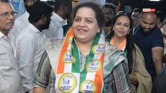 9.7 करोड़ रुपये की संपत्ति, कौन हैं राखी जाधव? शरद पवार को झटका देकर BJP में हुईं शामिल