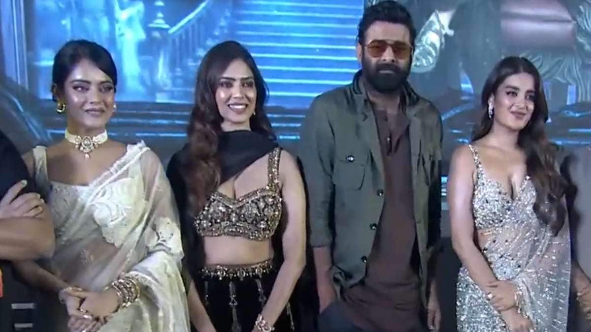 The Raja Saab Pre Release Event : విలన్ల చెంప పగలగొట్టారు - 'ది రాజా సాబ్' ఈవెంట్‌లో హీరోయిన్ల డ్రెస్సింగ్‌పై RGV రియాక్షన్