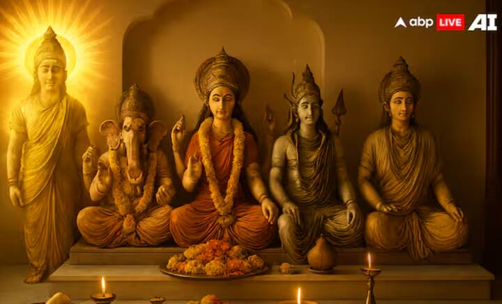 ਸ਼ਾਸਤਰਾਂ ਵਿੱਚ ਕਿਹਾ ਗਿਆ ਹੈ ਕਿ ਪਹਿਲਾਂ ਭਗਵਾਨ ਗਣੇਸ਼ ਦੀ ਪੂਜਾ ਕਰਨੀ ਚਾਹੀਦੀ ਹੈ। ਹਾਲਾਂਕਿ, ਮਾਹਿਰਾਂ ਦਾ ਕਹਿਣਾ ਹੈ ਕਿ ਪੰਚਦੇਵ (ਪੰਜ ਦੇਵਤੇ) ਸੂਰਜ, ਗਣੇਸ਼, ਦੁਰਗਾ, ਸ਼ਿਵ ਅਤੇ ਵਿਸ਼ਨੂੰ ਹਨ। ਜਦੋਂ ਵੀ ਤੁਸੀਂ ਆਪਣੀ ਪੂਜਾ ਸ਼ੁਰੂ ਕਰੋ, ਤਾਂ ਪਹਿਲਾਂ ਇਨ੍ਹਾਂ ਪੰਜ ਦੇਵਤਿਆਂ ਨੂੰ ਯਾਦ ਕਰੋ। ਅਜਿਹਾ ਕਰਨ ਨਾਲ ਤੁਹਾਡੇ ਘਰ ਵਿੱਚ ਖੁਸ਼ਹਾਲੀ ਆਉਂਦੀ ਹੈ।