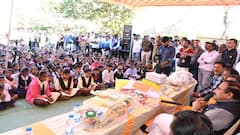 मध्य प्रदेश: फूल माला की जगह कॉपी-पेन से स्वागत, पूर्व मंत्री भूपेंद्र सिंह की पहल की हो रही तारीफ