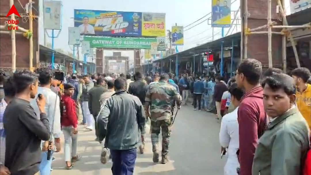 Canning Stadium Incident: যুবভারতীর আতঙ্ক ফিরল ক্যানিং স্টেডিয়ামে ! MLA কাপ ফাইনাল ঘিরে দর্শকদের হুড়োহুড়ি; পদপিষ্টে জখম শিশু-সহ ৭ South 24 Paraganas atleast seven injured as audiences rush to attend MLA Cup Final at Canning Paschim Canning Stadium Incident: যুবভারতীর আতঙ্ক ফিরল ক্যানিং স্টেডিয়ামে ! MLA কাপ ফাইনাল ঘিরে দর্শকদের হুড়োহুড়ি; পদপিষ্টে জখম শিশু-সহ ৭