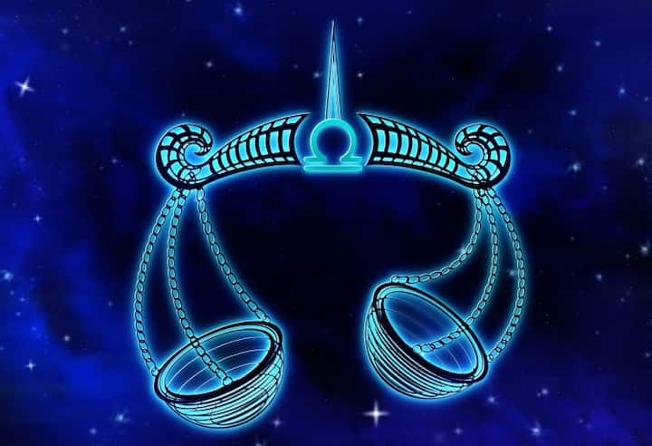 तुला राशि – न्याय और संतुलन का समय। पुराने विवाद सुलझेंगे। कानूनी या आधिकारिक कार्यों में सफलता मिलेगी।