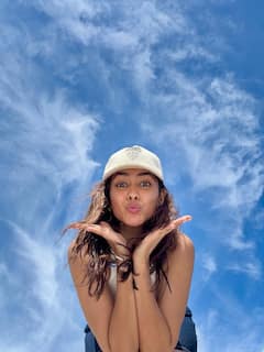 काम से 'बेहद जरूरी' ब्रेक लेकर वेकेशन एंजॉय कर रहीं मृणाल ठाकुर, एक्ट्रेस ने तस्वीरें शेयर कर दिखाई झलक