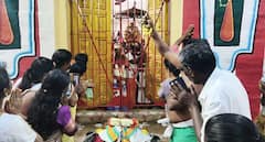 Madurai - உசிலம்பட்டி வைகுண்ட ஏகாதசி: சொர்க்கவாசல் திறப்பு.. பக்தர்களின் பரவசம், பெருமாள் அருள் மழை!