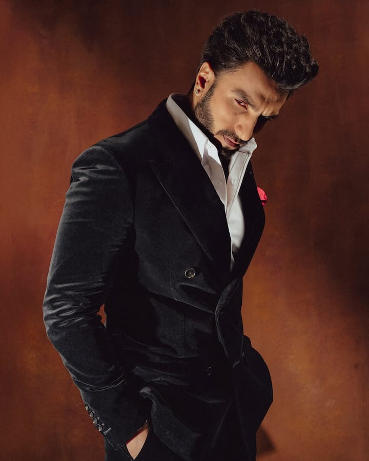 सबसे ज्यादा चर्चा में रहे रणवीर सिंह. जब आईएफएफआई के दौरान उनका एक वीडियो वायरल हुआ. इस वीडियो में उन्होंने कन्नड़ फिल्म कांतारा: चैप्टर 1 के एक सीन को मिमिक किया था.