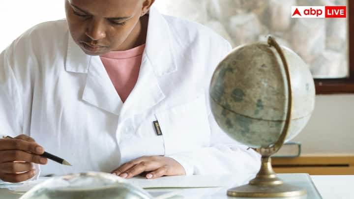 इसके पीछे एक और अहम कारण है. साल 1582 में पोप ग्रेगरी XIII ने पुराने कैलेंडरों की गलतियों को सुधारते हुए ग्रेगोरियन कैलेंडर की शुरुआत की. उस समय अलग-अलग देशों में अलग-अलग कैलेंडर चलते थे और लोग अलग तारीखों पर नया साल मनाते थे.