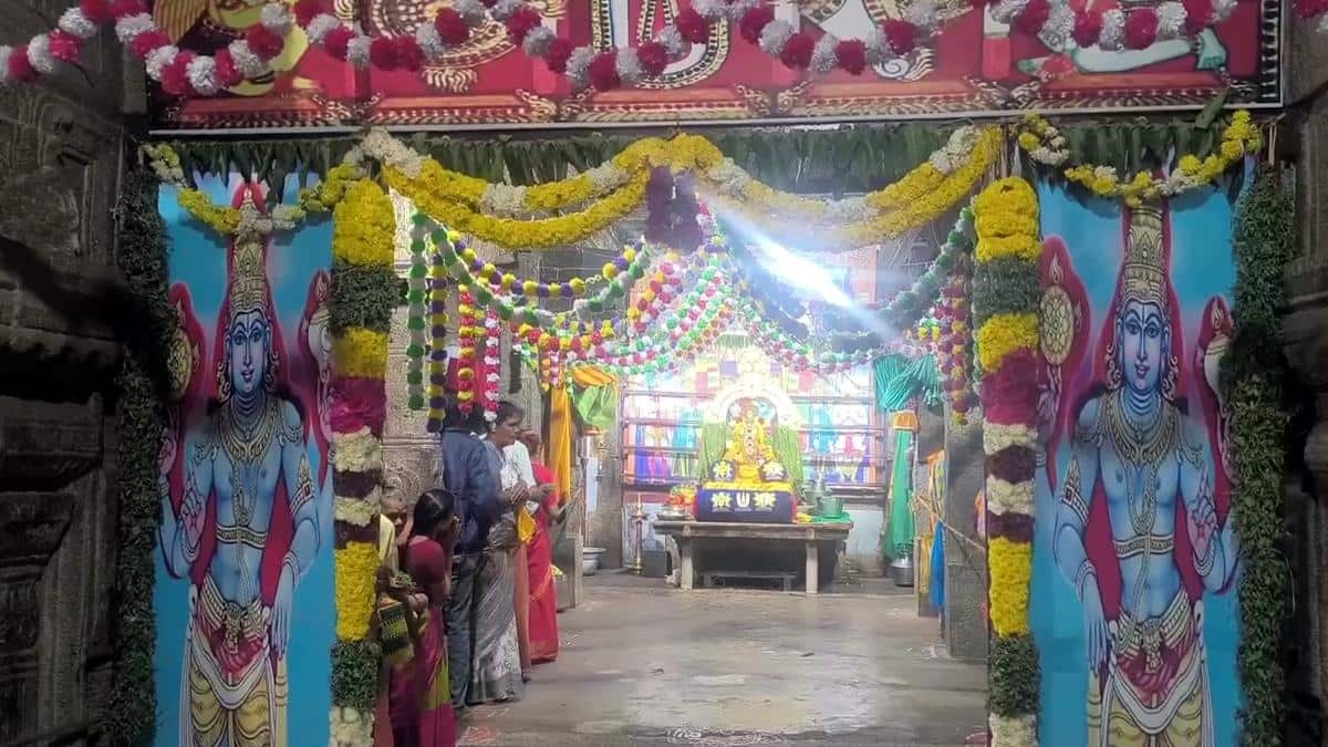 வைகுண்ட ஏகாதசி: தேனியில் சொர்க்க வாசல் திறப்பு! ஆயிரக்கணக்கான பக்தர்கள் பரவச தரிசனம்!