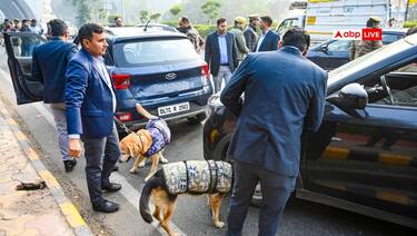 नोएडा: मॉल और पब में सादी वर्दी में तैनात रहेंगे जवान, नए साल के जश्न से पहले पुलिस अलर्ट