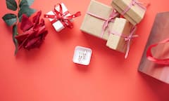 New Year Gift Ideas: नए साल पर बजट नहीं बनेगा बोझ, 500 रुपये में परिवार, पत्नी-पति और दोस्तों को दें ये खास गिफ्ट