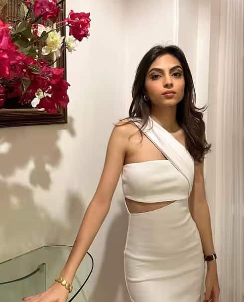 अविवा बॉलीवुड की अभिनेत्रियों से कम खूबसूरत नहीं हैं। यह तस्वीर इस बात का सबूत है।