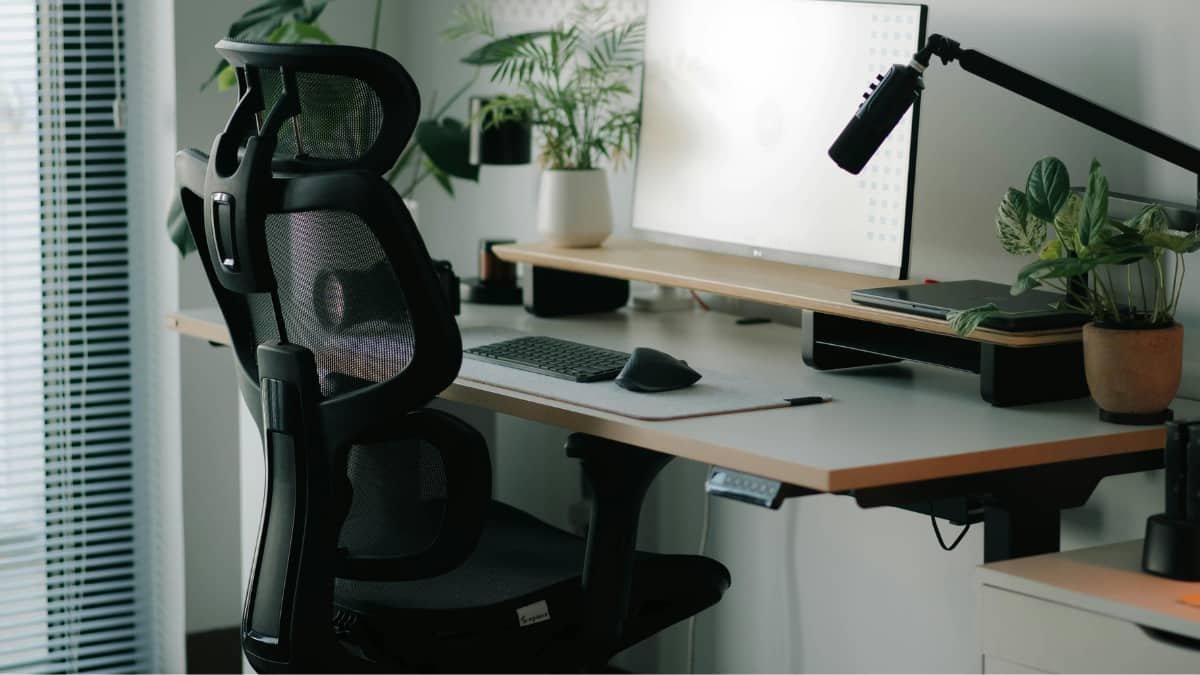 Comfort That Works Overtime: 10 Ergonomic Chairs Designed For Work-From-Home