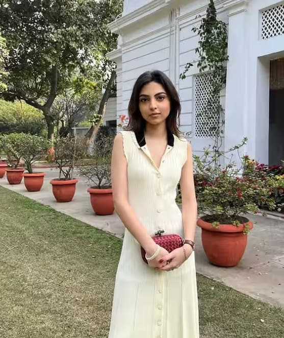 अविवा सादगी में भी बेहद खूबसूरत लगती हैं, यही वजह है कि प्रियंका गांधी का बेटा उन पर फिदा है।