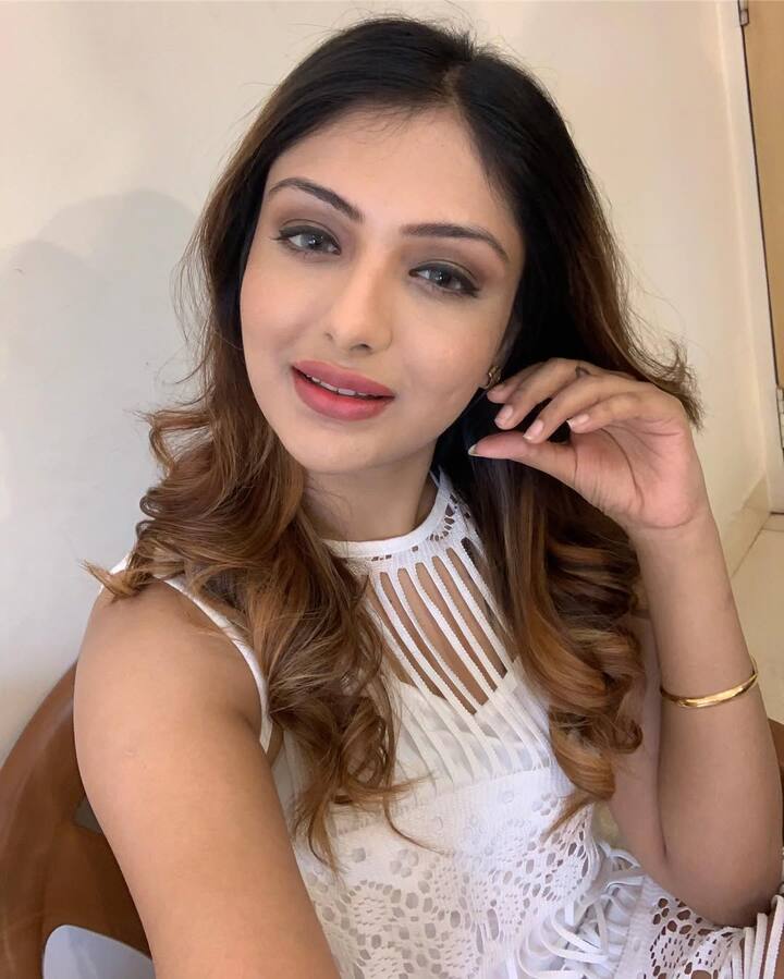 खुशी मुखर्जी के करियर पर गौर करें तो उन्होंने सब टीवी के शो 'बालवीर' में काम किया था. इसके अलावा उन्हें माइथोलॉजिकल सीरियल्स 'कहत हनुमान' और 'जय श्री राम' में भी देखा गया है. इतना ही नहीं एक्ट्रेस 'हार्ट अटैक', 'डोंगा प्रेमा', 'श्रृंगार', 'नादान' और 'देविका' जैसी साउथ की फिल्मों में काम कर चुकी हैं.