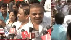 BJP Chhatrapati Sambhajinagar : गाड्या अडवल्या; अंगावर पेट्रोल ओतलं, आई बहिणीवरून शिव्या दिल्या.. तिकीट कापल्याने भाजप कार्यकर्त्यांनी हंबरडा फोडला, संभाजीनगरमध्ये हायव्होल्टेज ड्रामा