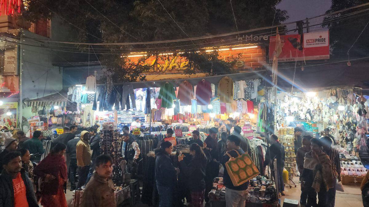 न्यू ईयर 2026: दिल्ली के बाजार और होटल-रेस्तरां में जश्न की रौनक और धमाकेदार ऑफर्स