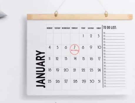 वास्तु शास्त्र के अनुसार, पश्चिम, दक्षिण या दक्षिण-पश्चिम दिशा में कैलेंडर नहीं रखना चाहिए। इन दिशाओं में कैलेंडर रखने से घर में कलह बढ़ सकती है और आर्थिक हानि हो सकती है। ऐसा माना जाता है कि दक्षिण दिशा में यम का प्रभाव बढ़ता है और पश्चिम दिशा में शनि का प्रभाव बढ़ता है।