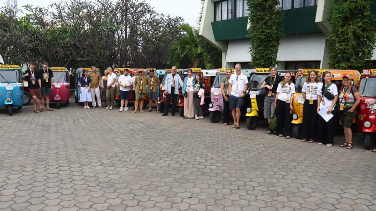 11 ஆட்டோக்களில் 29 வெளிநாட்டு சுற்றுலாப்பயணிகள் பயணம்: எதற்காக தெரியுங்களா?