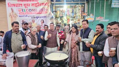 नशे के खिलाफ कदम: शराब के बजाय दूध से नए साल का आगाज, सीकर में ऐसे मना न्यू ईयर का जश्न