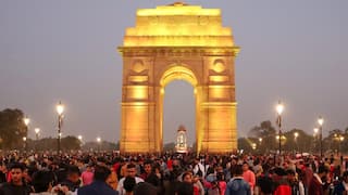 दिल्ली में शाम 7 बजे से CP में गाड़ियों की एंट्री बंद, इन रास्तों पर रहेगी रोक, इंडिया गेट पर भी पाबंदियां