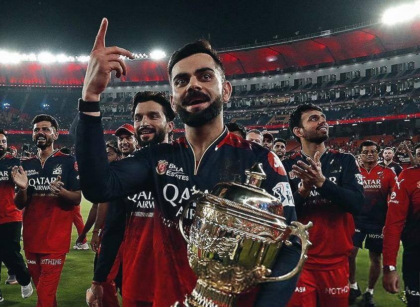 2025ம் ஆண்டின் சிறந்த இரவு.. கோலியின் கையில் ஐபிஎல்.. RCB ரசிகர்களின் 18 வருட ஏக்கம்!