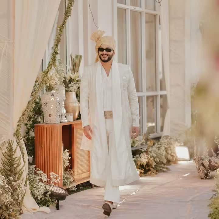 बिग बॉस हाउस के अंदर दोनों के बीच बढ़ती नजदीकी ने उनके अफेयर की अफवाहों को और भी तेज कर दिया। यहां तक कि घर के बाहर भी लोग जिया का नाम अभिषेक के साथ जोड़ने लगे।