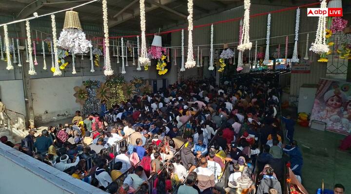 On special dates or occasions, devotees visit temples, religious places or pilgrimage sites to get darshan and blessings of God. On the occasion of New Year, long queues are formed for hours at religious places like Kashi, Khatu Shyam, Ayodhya, Ujjain, Banke Bihari, Haridwar, Vaishno Devi, Tirupati.