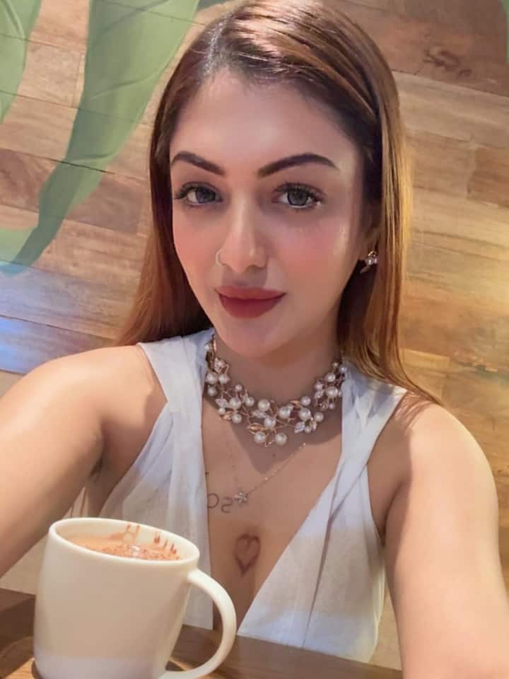 खुशी का ये कहना कि सूर्यकुमार यादव उन्हें पहले खूब मैसेज करते थे. ये बात क्रिकेटर के फैंस को चुभ गई, उन्होंने एक्ट्रेस को ट्रोल करना शुरू कर दिया.