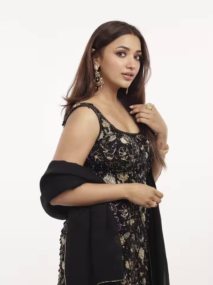 जी हां, इस मशहूर टीवी अभिनेत्री के अभिषेक मलहान, जिन्हें फुकरा इंसान के नाम से भी जाना जाता है, के साथ डेटिंग की अफवाहें काफी समय से चल रही हैं। अब तो उनकी सगाई की अफवाहें भी फैल रही हैं।