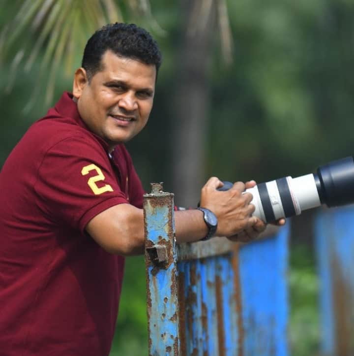 हिना कुमावती ने बताया कि यहीं से पैपराजी का ट्रेंड शुरू हुआ. वरिंदर चावला ने बताया- 'सिक्योरिटी ने मारा था और वो अमर सिंह की सिक्योरिटी थी. उन्होंने बकायदा पैरों से और गन से मारा था. तब सबने तय किया था कि इस फैमिली को क्लिक नहीं करना है.'